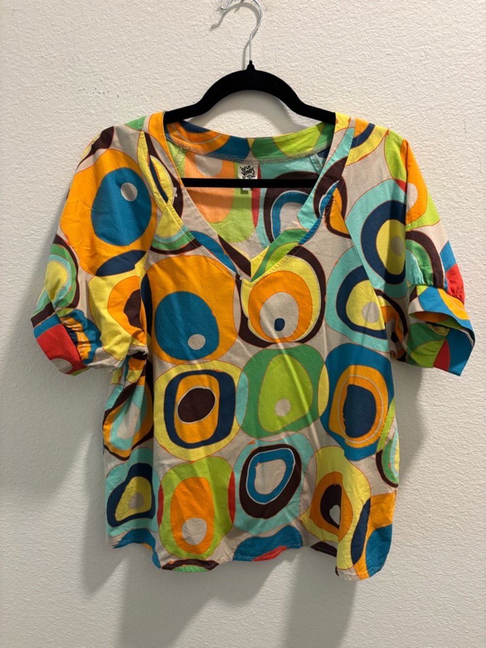 Ivy Jane Colorful Geo Circle V-Neck Women’s Top, size S/M